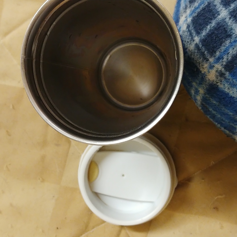Starbucks 16 ounce travel mug - Picture 4 of 5